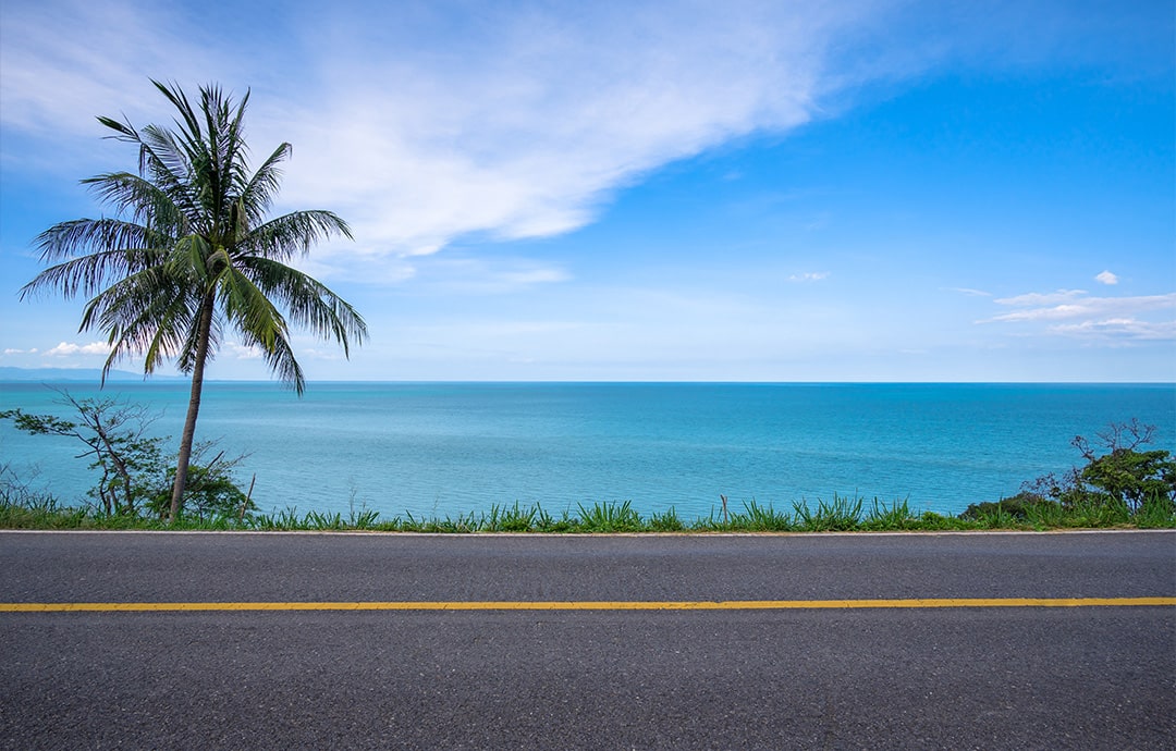 海沿いの道路